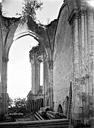 Doué-la-Fontaine : Eglise Saint-Denis (ruines) - Nef