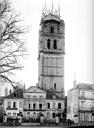 Loches : Eglise Saint-Antoine (ancienne) - Tour clocher : vue prise depuis la place