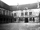 Bar-le-Duc : Collège Gilles de Trèves  (ancien - Façades sur la cour, galerie