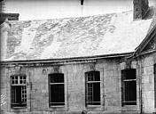 Verdun : Evêché  (ancien) - Fenêtre et toitures