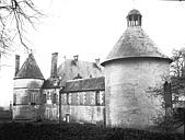 Bussy-le-Grand : Château de Bussy-Rabutin - Aile et tours, côté gauche