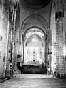Saint-Amand-de-Coly : Abbaye (ancienne) - Eglise, nef, vue de l'entrée