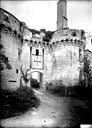 Mareuil : Château - Tours d'entrée, de face
