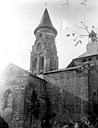 Collonges-la-Rouge : Eglise Saint-Pierre dite aussi église Saint-Sauveur - Angle nord-est : Abside, transept et clocher
