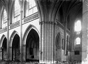 Falaise : Eglise Saint-Gervais - Angle de la croisée du transept et de la nef au nord