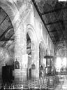 Daoulas : Abbaye Notre-Dame (ancienne) - Eglise : Vue intérieure de la nef vers le nord-est