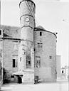 Pont-l'Abbé : Château des barons du Pont (ancien) * Hôtel de ville - Tour et tourelle à campanile