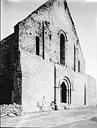 Plougonvelin : Abbaye de la Pointe de Saint-Matthieu (ancienne) - Eglise abbatiale, façade ouest: ruines
