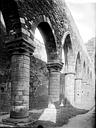 Plougonvelin : Abbaye de la Pointe de Saint-Matthieu (ancienne) - Bas-côté nord: ruines