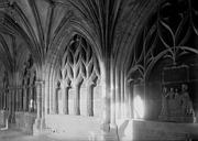 Verdun : Cathédrale Notre-Dame-de-l'Assomption - Cloître: baies intérieures dans une galerie
