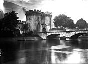 Verdun : Porte Chaussée * Pont Chaussée - Vue d'ensemble sur la Meuse