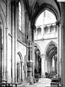 Semur-en-Auxois : Eglise Notre-Dame - Nef: vue diagonale et ciborium