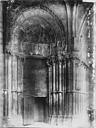 Dijon : Eglise Notre-Dame - Portail ouest: porte latérale