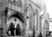 Guingamp : Basilique Notre-Dame de Bon Secours - Façade nord: portail