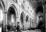 Tréguier : Cathédrale Saint-Tugdual - Nef vue de l'entrée