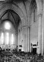 Brantôme : Abbaye (ancienne) - Eglise Saint-Pierre-et-Saint-Sicaire : Vue intérieure de la nef vers le sud-est