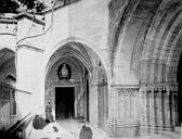 Brantôme : Abbaye (ancienne) - Cloître : Vue intérieure de la galerie est