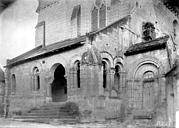Avon-les-Roches : Eglise Notre-Dame - Porche de la façade ouest