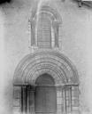 Montbrison : Eglise Notre-Dame - Portail et fenêtre