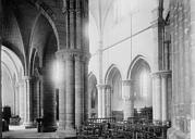 Guérande : Eglise Saint-Aubin (ancienne collégiale) - Vue diagonale de la nef