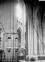 Nantes : Cathédrale Saint-Pierre - Vue diagonale de la nef