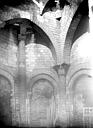 Fontevraud-l'Abbaye : Abbaye (ancienne) - Tour d'Evrault (ancienne cuisine) : Vue intérieure du rez-de-chaussée