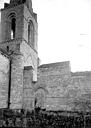 Gennes : Eglise Saint-Eusèbe - Clocher, mur latéral, angle nord-ouest