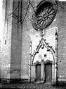 Montreuil-Bellay : Eglise paroissiale (ancienne chapelle du château) - Portail ouest