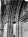 Vincennes : Chapelle - Piédroit et archivolte du portail