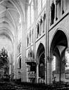 Dourdan : Eglise Saint-Germain - Nef vue de l'entrée