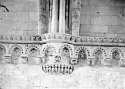 Saint-Martin-de-Boscherville : Eglise de l'ancienne abbaye Saint-Georges - Salle, détail, sommier, frise