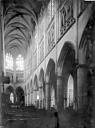Caudebec-en-Caux : Eglise Notre-Dame - Nef vue de l'entrée
