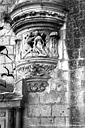 Loches : Château - Logis Royal. Tour d'Agnès Sorel : Console sculptée sous la tourelle en encorbellement