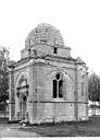 Bléré : Chapelle de l'ancien cimetière - Côté sud-est : entrée et fenêtre dégagée
