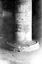 Bayeux :  - Intérieur, base de colonne
