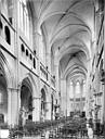 Dijon : Cathédrale Saint-Bénigne - Vue intérieure de la nef, vers le nord-est