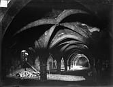 Dijon : Abbaye de Clairvaux (ancienne) - Cellier, bâtiment principal : vue intérieure des caves
