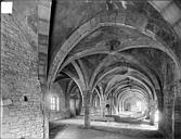 Dijon : Abbaye de Clairvaux (ancienne) - Cellier, bâtiment principal : salle du premier étage