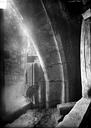 Dijon : Abbaye Saint-Bénigne (ancienne) * Musée archéologique - Dortoir des moines bénédictins : détail d'une ancienne baie