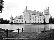 Ecuillé : Château du Plessis-Bourré - Ensemble sud-ouest