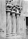 Chartres : Cathédrale Notre-Dame - Portail gauche de la façade nord : soubassement du piédroit gauche