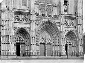 Nantes : Cathédrale Saint-Pierre - Façade ouest : partie inférieure et portails, de face