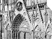 Paris 04 : Cathédrale Notre-Dame - Portail du transept sud : tympan et gables