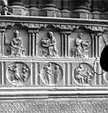 Paris 04 : Cathédrale Notre-Dame - Portail central de la façade ouest : bas-reliefs du soubassement