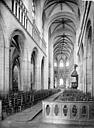 Quimper : Cathédrale Saint-Corentin - Vue intérieure de la nef, vers le choeur