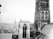 Rouen : Cathédrale Notre-Dame - Façade nord : tour centrale et toiture à la croisée du transept, côté ouest