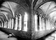 Saint-Jean-de-Maurienne : Cathédrale Saint-Jean-Baptiste (ancienne) - Cloître : vue intérieure des galeries
