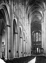Tours : Cathédrale Saint-Gatien - Vue intérieure de la nef, vers le nord-est