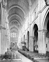 Beaune : Eglise Notre-Dame - Vue intérieure de la nef, vers le choeur