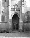 Saint-Seine-l'Abbaye : Eglise - Façade ouest : Porche